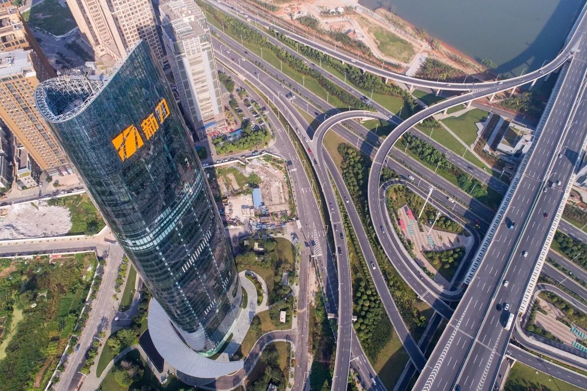 疏离与融合的平衡，，，，，，，，修建与都会相生相成