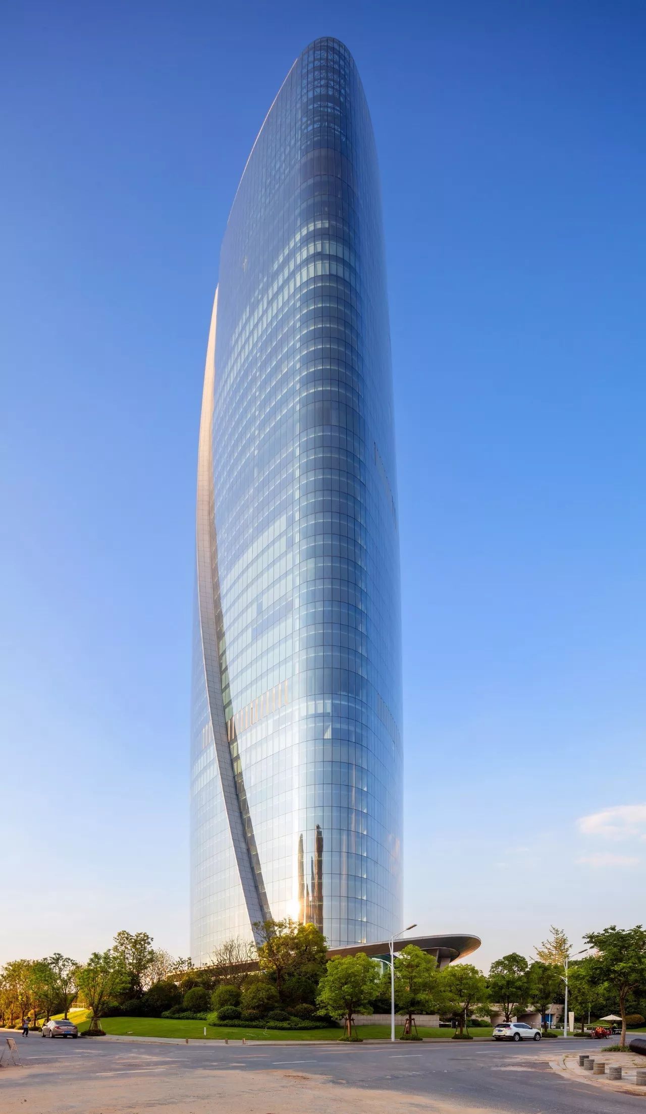 南昌新力中心塔楼直接落地，，，，，，，，无裙房