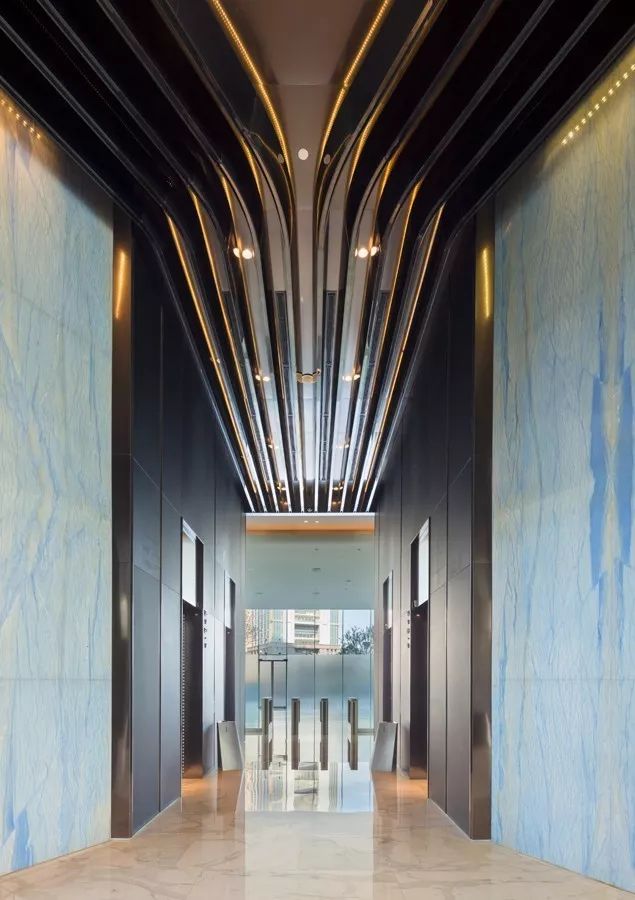 新力地产与EVO视讯为南昌新力中心打造了4.2m高阔层高、地下双层超大专属车库