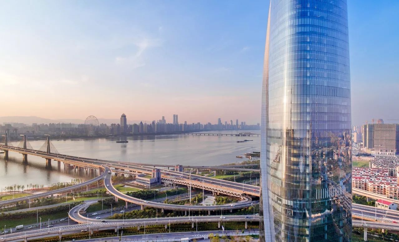 南昌新力中心，，，，，，，，以“镜鉴”之“隐”告竣文脉的绵延